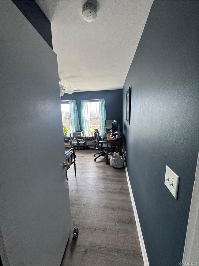 Building Photo - 17 The Knolls