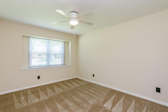 Building Photo - 8215 Wimbledon Ln