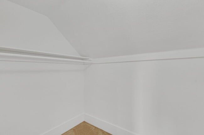 Building Photo - 1492 W 28th St