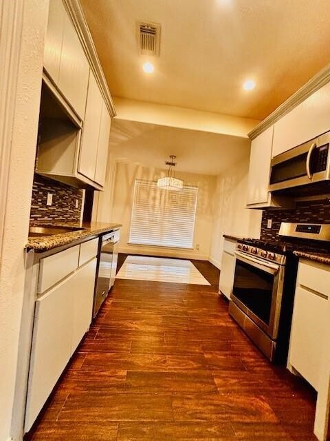 Building Photo - 23915 Floragate Dr