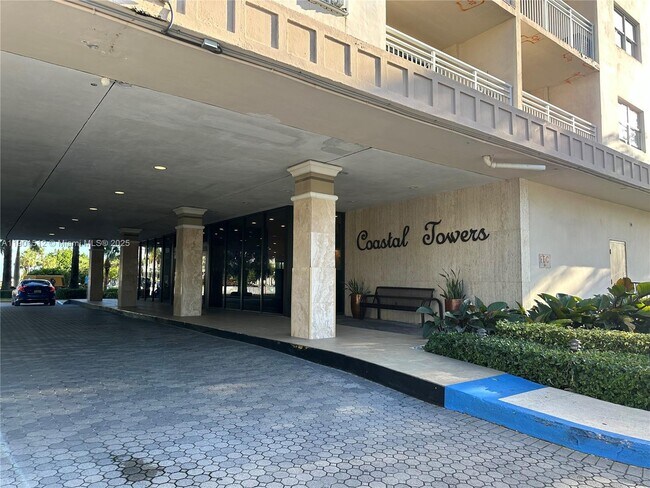 Building Photo - 400 Kings Point Dr