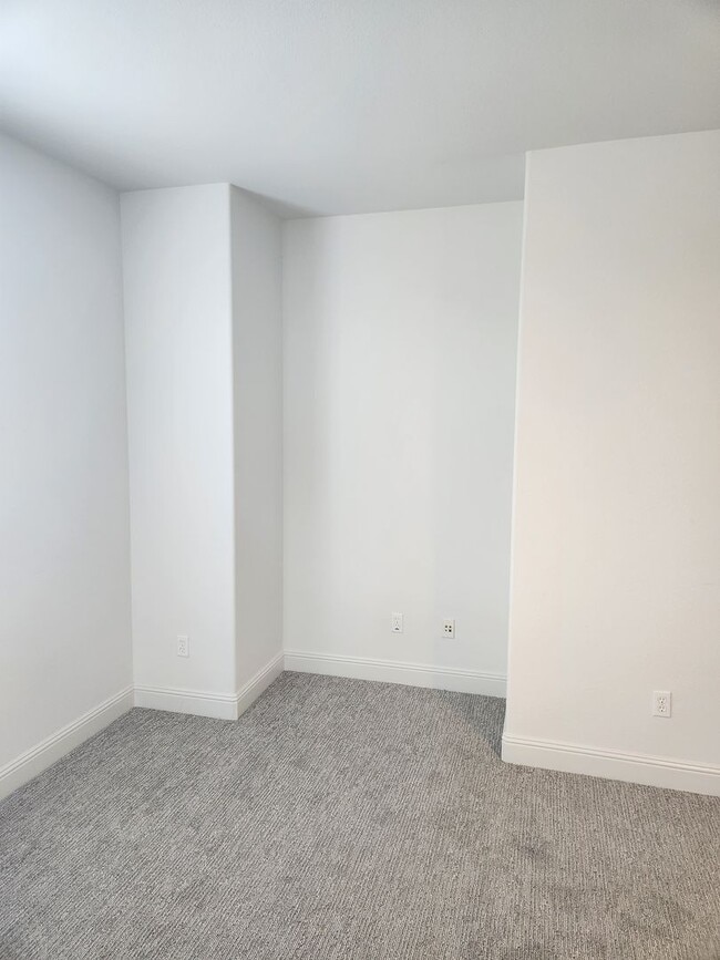 Building Photo - Great Santa Rosa Neighborhood 3 Bedroom, 2.5 Bathrooms