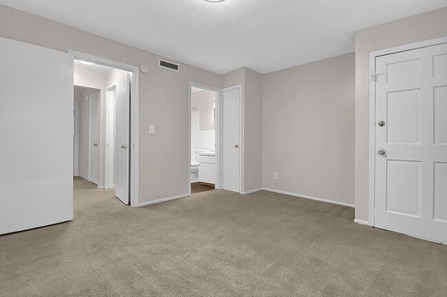 Building Photo - The Columns