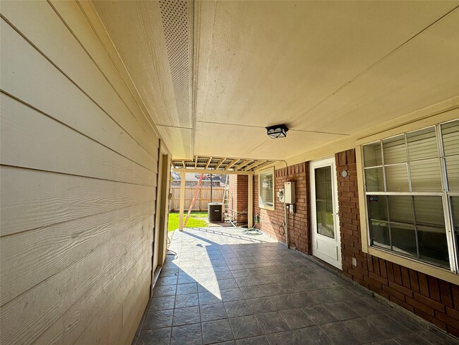 Building Photo - 5722 Fort Sumter Ln