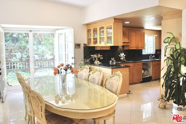 Building Photo - 1265 Bienveneda Ave