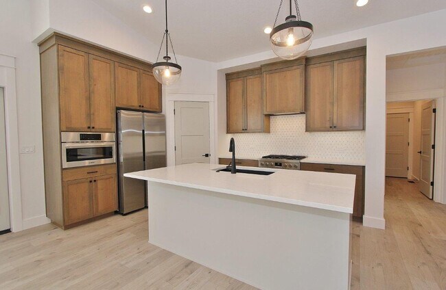 Building Photo - Immaculate Single-Level Patio Home