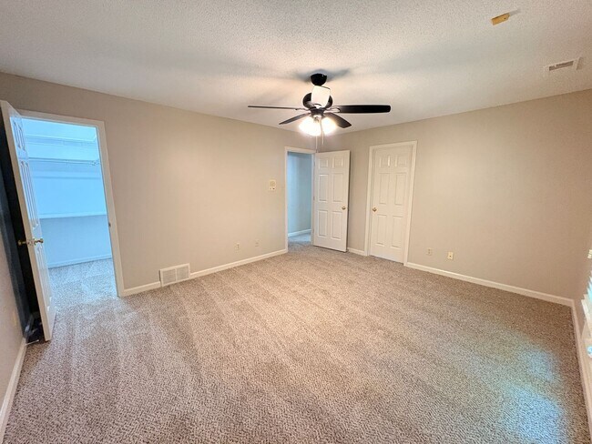 Building Photo - Newly Painted Germantown Home Minutes Away From Thornwood Market Row. Pets Are Welcome With Owner...