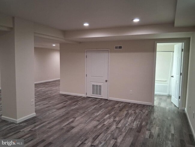Building Photo - 7300 Willow Glen Way