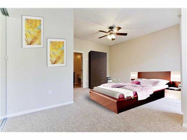 Building Photo - This AMAZINGLY immaculate 2 bed townhome w...