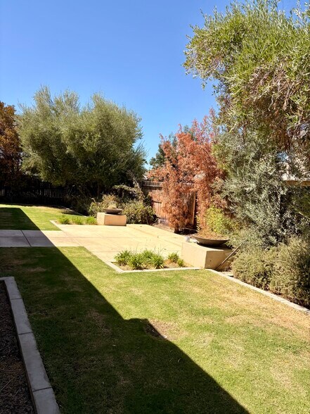 Building Photo - 8912 Claro de Luna Dr