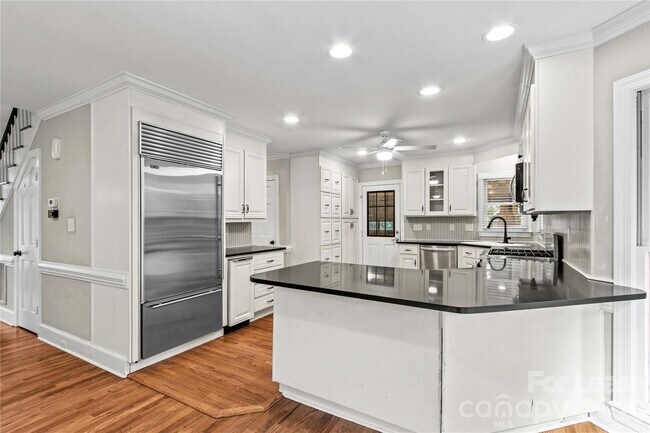 Building Photo - 9033 Pennyhill Dr