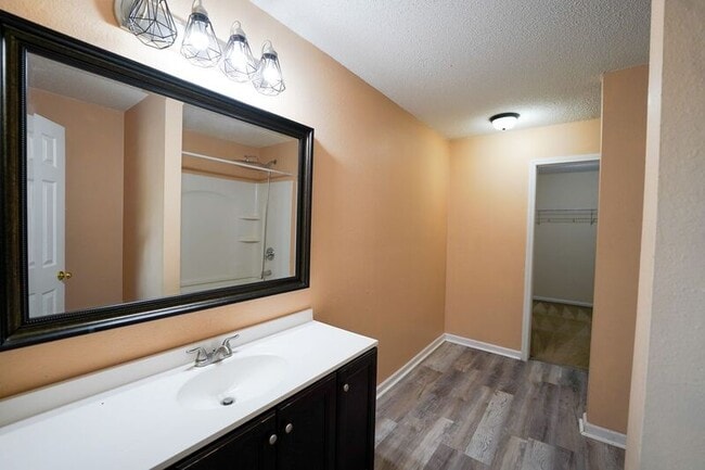 Building Photo - 8 Willow Lakes Dr