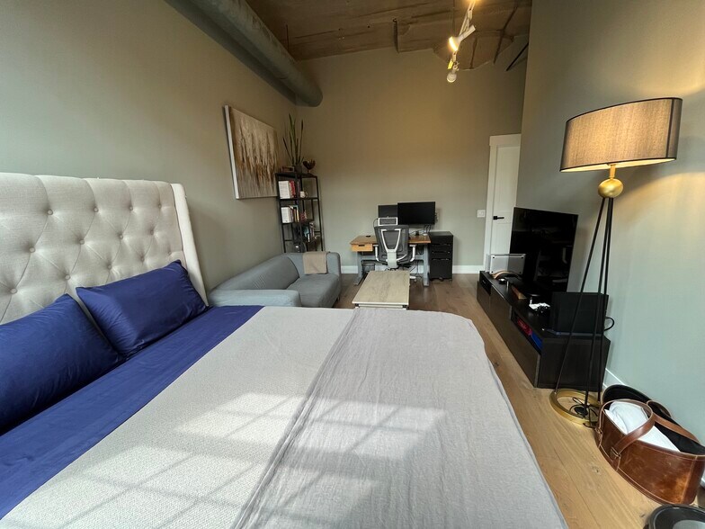 Spare Bedroom - 17 N Loomis St