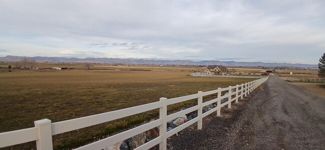 Building Photo - 1516-1513 13 Rd