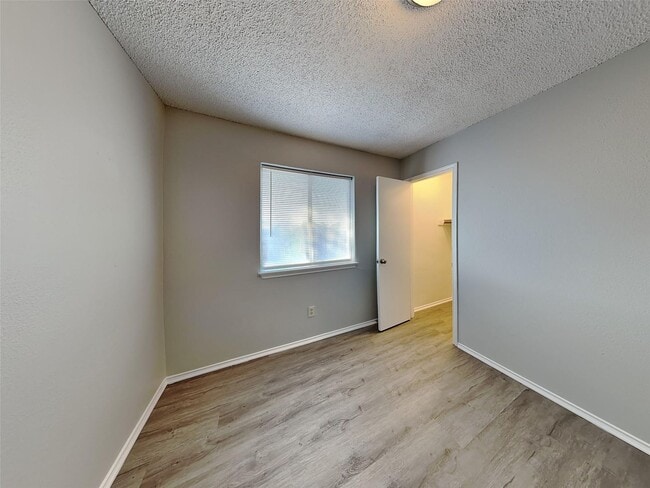 Building Photo - Captivating Single Family Home | 3 BR/2BA | 1-Car Covered Parking | Gated backyard