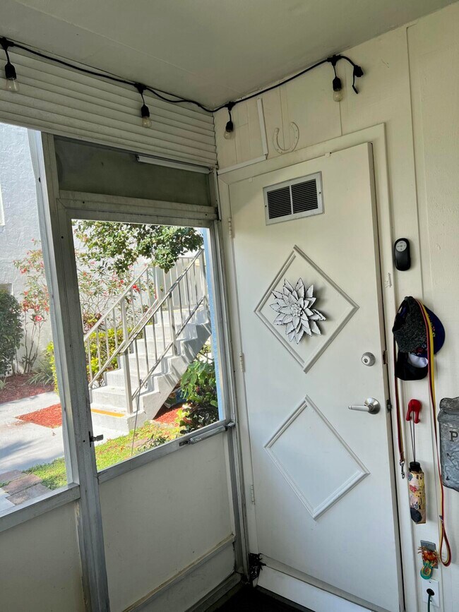 Building Photo - 390 Saxony Way