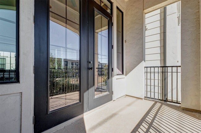 Building Photo - 2771 Freund St