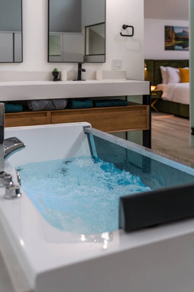 Building Photo - 4016 Eaton Dr