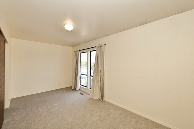 Building Photo - 4498 W Skye Dr