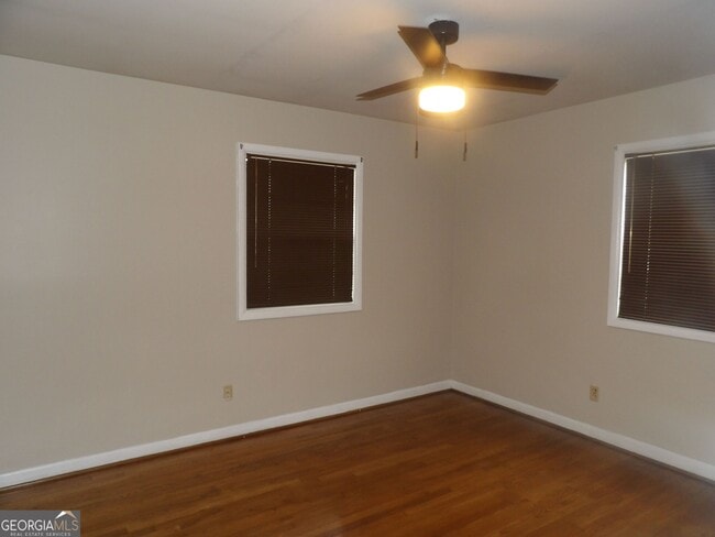 Building Photo - 5261 Heather Ln