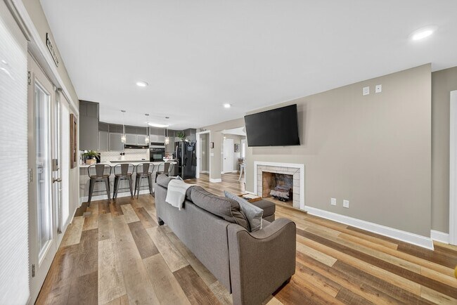 Building Photo - 147 Sunset Dr