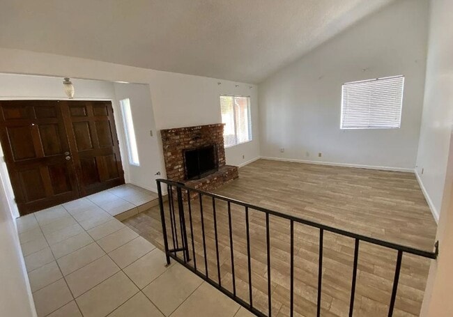 Building Photo - NE home for Rent – Spacious 3 Bedroom, 2 B...