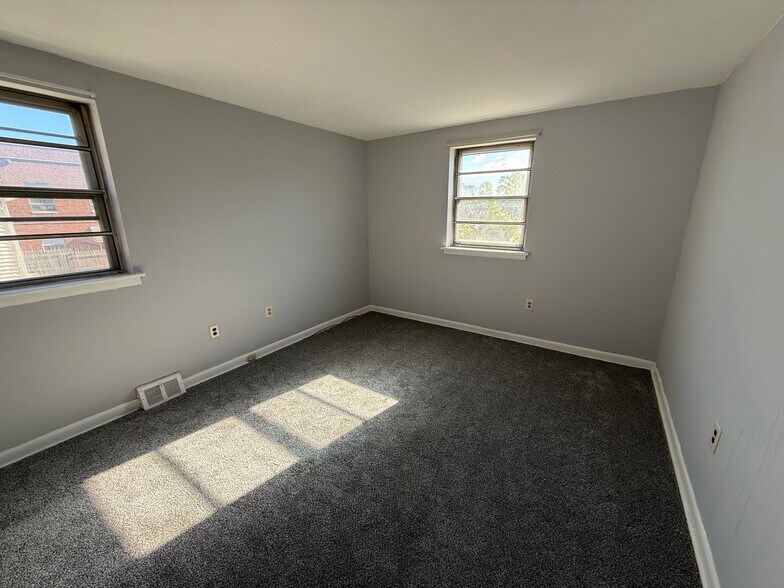 Building Photo - 3642 Berry Ave