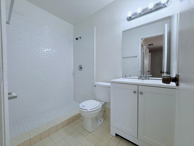 Building Photo - 3084 Collin Dr