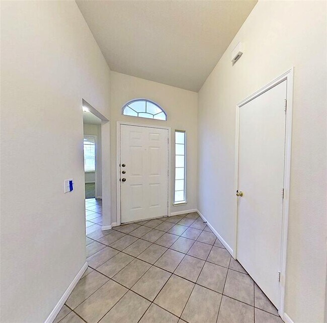 Building Photo - 903 Lantana Dr