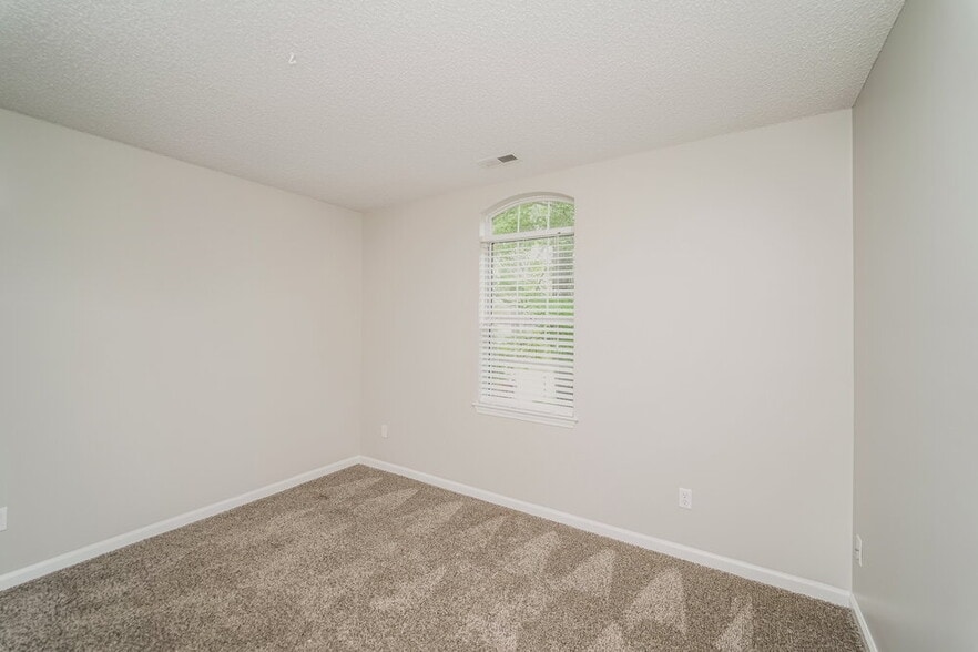 Building Photo - 8400 Woodford Bridge Dr