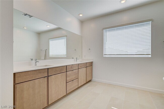 Building Photo - 10022 Decano Rdg St