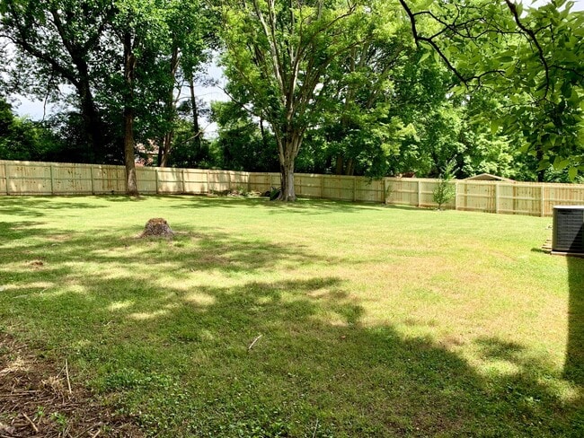 Building Photo - Adorable East Nashville Cottage
