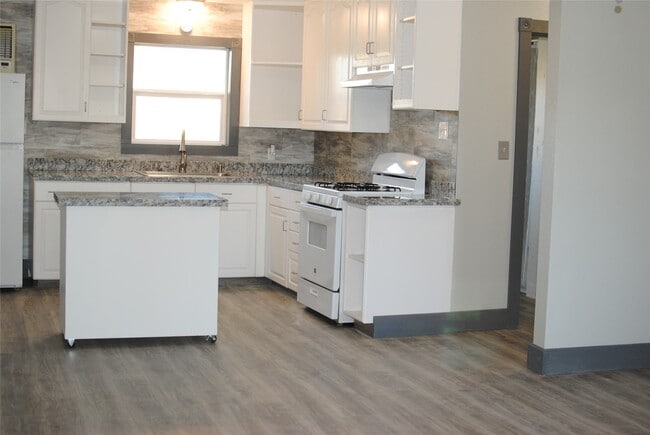 Building Photo - 7617 Delavan Dr