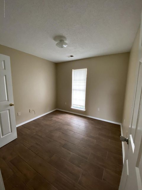 Building Photo - 4253 Brighton Dr