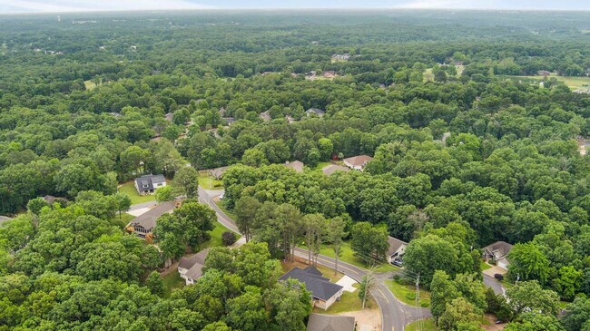 Building Photo - 10 Granshire Dr