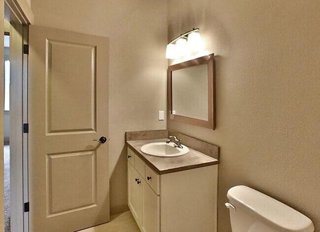 Building Photo - Arbor Lodge Neighborhood Townhome with Central A/C, Garage, In-Unit Laundry, Fenced Backyard