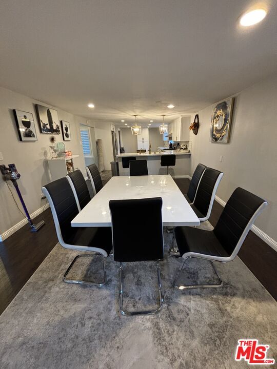 Building Photo - 10824 Paso Robles Ave