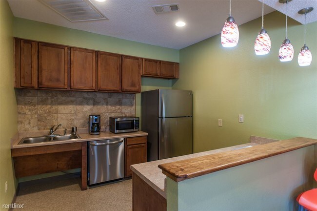 Building Photo - 1 br, 1 bath Apartment - Chatham Green