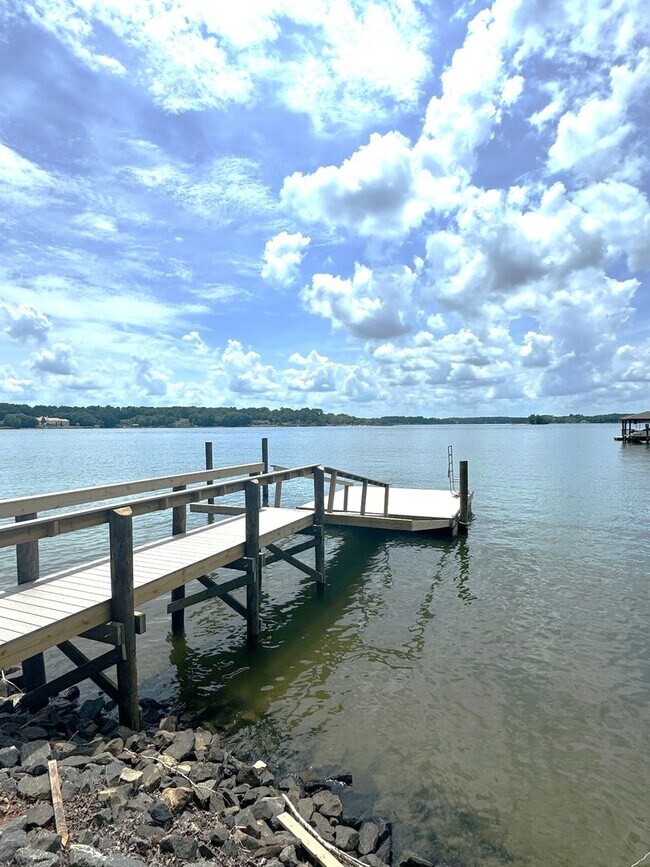 Building Photo - Enjoy Lakefront Luxury Year Round! $250 Of...