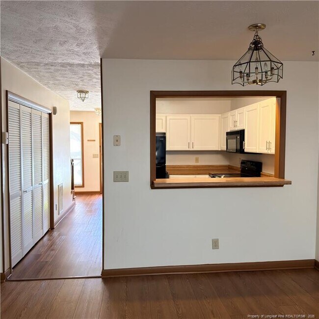 Building Photo - 1276 N Forest Dr