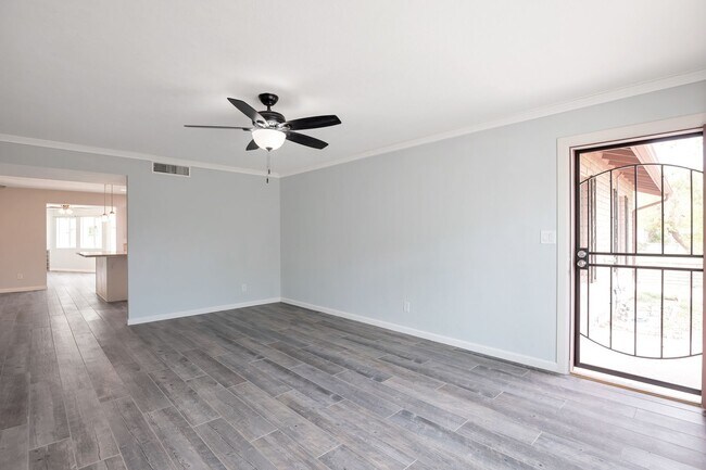 Building Photo - 6-Bedroom Tempe Home with Private Pool, Garage & Ideal Location