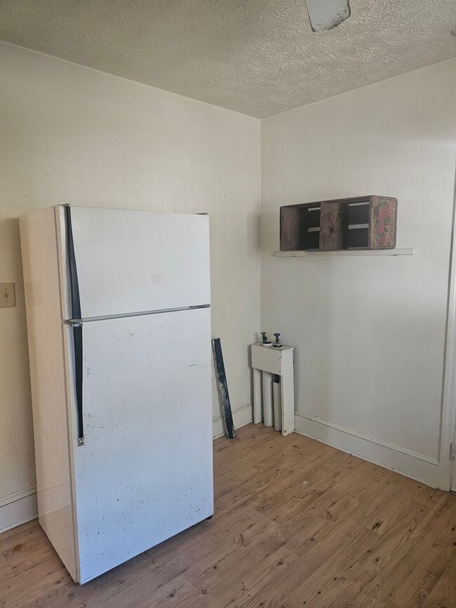 Building Photo - New Listing