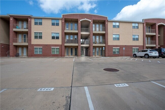 Building Photo - 1915 Dartmouth St