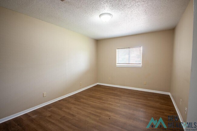 Building Photo - 1704 Laura Ln