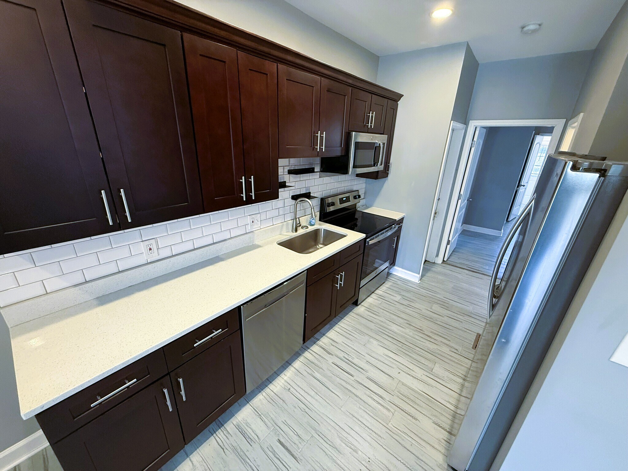 Building Photo - 5011 Devonshire Ave