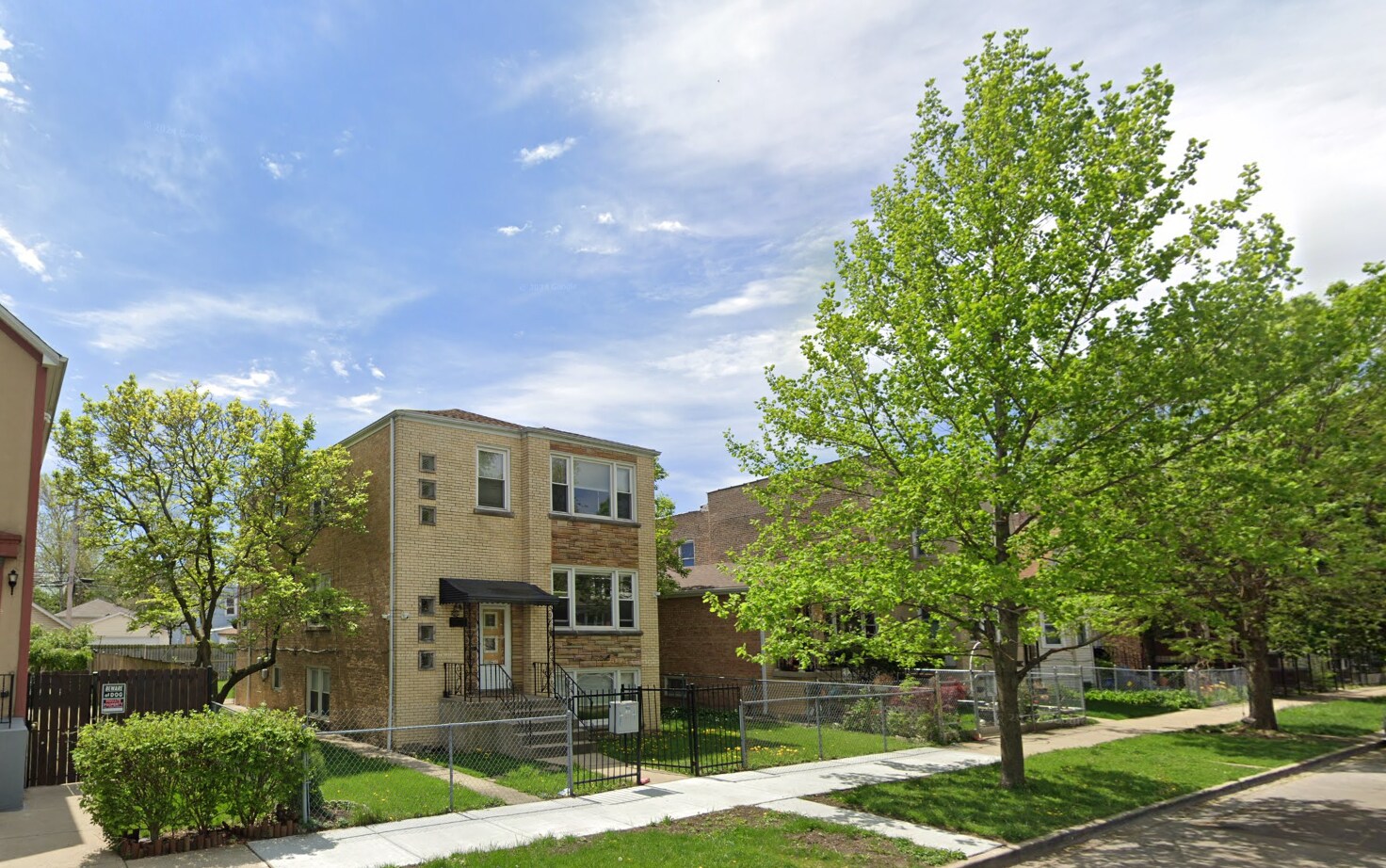 Building - 5439 W Schubert Ave