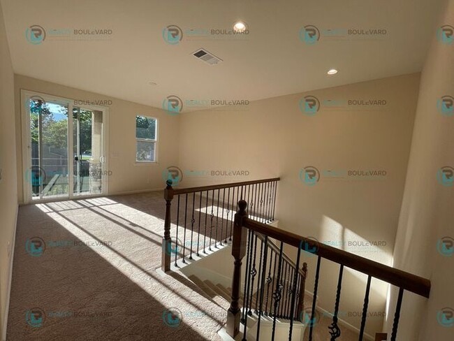 Building Photo - Luxury and Convenience Fully Equipped 3-Bedroom 2.5 Bathroom 2 Car Garage Townhome in Carson City