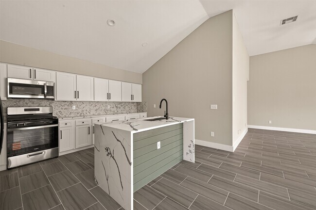 Building Photo - 6619 Misty Dale Dr