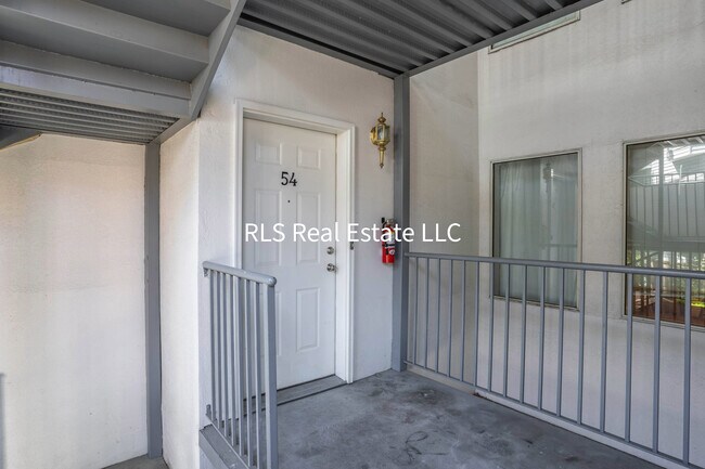 Building Photo - 1547 N Riverside Ave