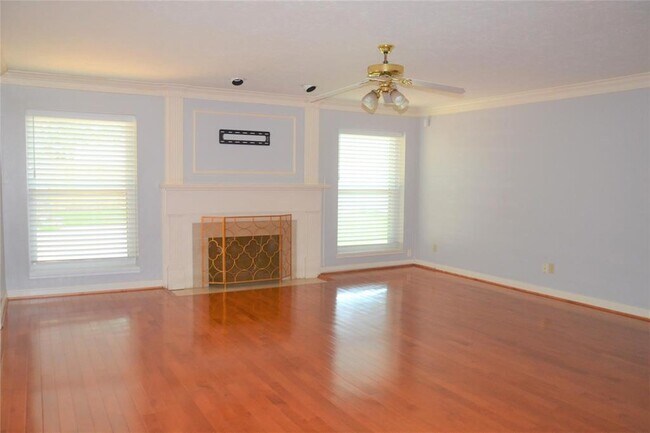 Building Photo - 15127 Greenleaf Ln